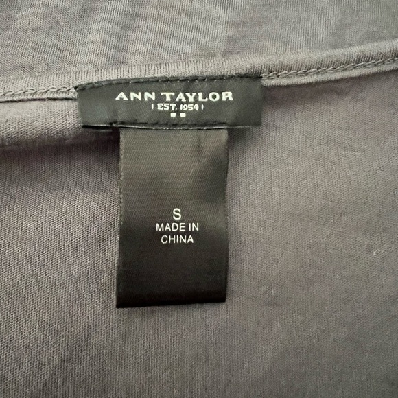 Ann Taylor sparkly sleeveless top size small - Picture 5 of 6